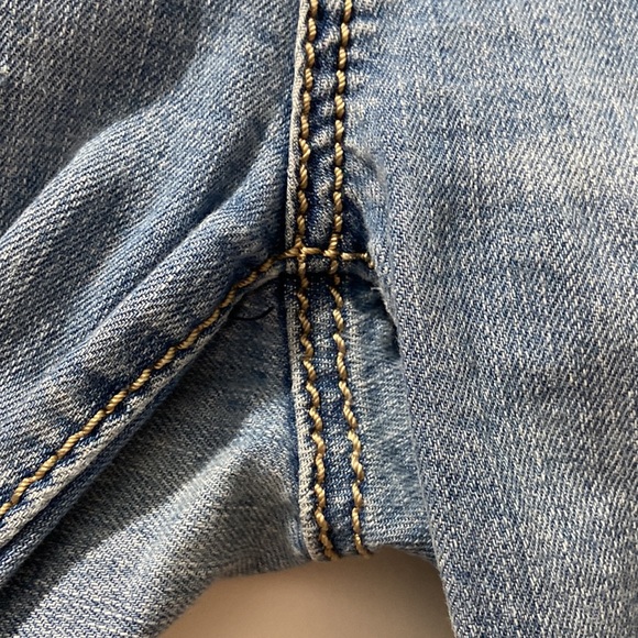 Apple Bottoms Jeans Y2K 7/8 Distressed Bermuda denim shorts ๐ - Picture 16 of 17